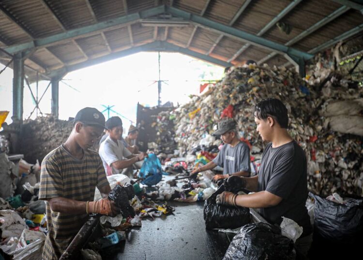 Pemkot Bandung Rekrut 1.597 Pendamping Pemilah Sampah, Satu RW Satu Pendamping