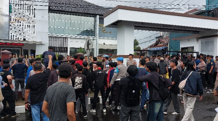 Dugaan Penyimpangan Proyek Kuningan Ca’ang Rp117 Miliar Tak Kunjung Tuntas, PMII dan GMNI Geruduk Kantor Kejari