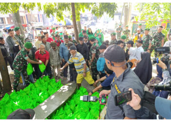 HUT Ke-80, TNI Bagikan Ribuan Paket Sembako dan Layanan Sunat Massal untuk Warga Bandung dan Sekitarnya