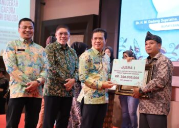 Raih Anugerah Gapura Sri Baduga, Pemkab Bandung Hadiahi Desa Cibiru Wetan Rp300 Juta, Bidik Hadiah Rp9 Miliar di Tingkat Jabar