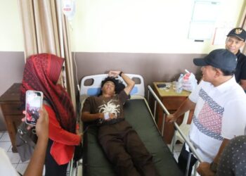 Bupati dan Forkopimda Meninjau Siswa Korban Keracunan MBG di Puskesmas Luragung Kuningan