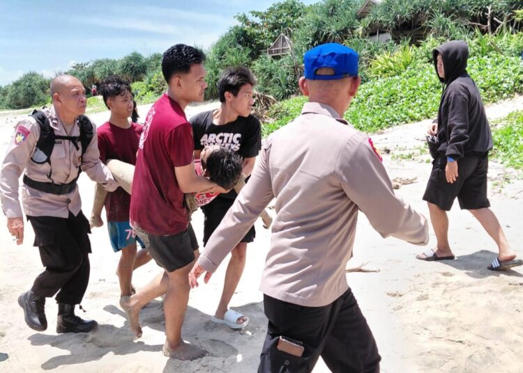 2 Wisatawan Asal Kabupaten Bandung Terseret Ombak Pantai Karangpapak Garut, 1 Selamat dan 1 Hilang