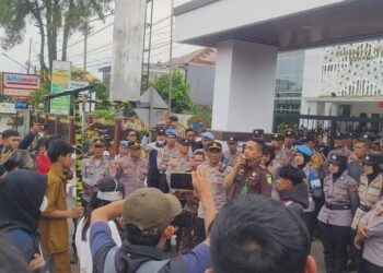 Terkait Dugaan Kasus Proyek Kuningan Ca’ang, Puluhan Mahasiswa Kembali Unjuk Rasa ke Kejari Kuningan