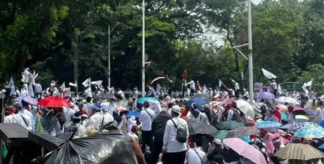 Guru Madrasah se Indonesia Turun ke Jalan Tuntut Kesejahteraan dan Diangkat Jadi PPPK