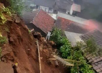 Longsor Terjang Pangalengan dan Arjasari Kabupaten Bandung, Sejumlah Rumah Rusak, Pohon di Ciparay Tutup Jalan