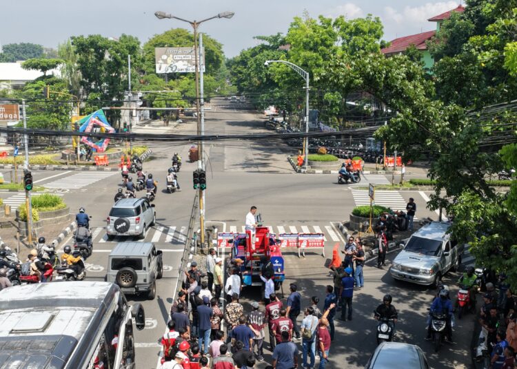 Pemkot Bandung dan Pemprov Jabar Berkolaborasi Benahi Kabel Udara di Jalan Buahbatu