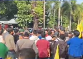 Ratusan Mahasiswa Demo DPRD Kabupaten Kuningan, Ini Tuntutannya
