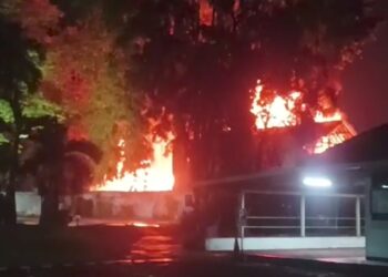 Meubel Arpus di Cipacing Jatinangor Terbakar