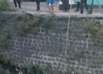 Geger, Ditemukan Jasad Pria Tanpa Identitas Mengambang di Sungai Cipacing Jatinangor