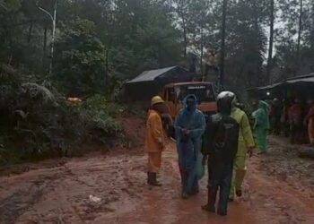 Hujan Deras, Longsor di Gunung Gelap Garut, Jalan Tertutup Material Tanah