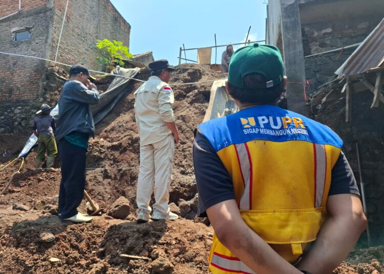 1 Rumah dan 1 Kandang Domba di Cileunyi Wetan Tertimpa Longsor, 2 Rumah Terancam