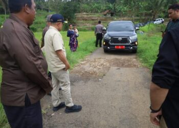 Jalan Desa Cipasung – Paninggaran Bertahun-tahun Rusak Berat