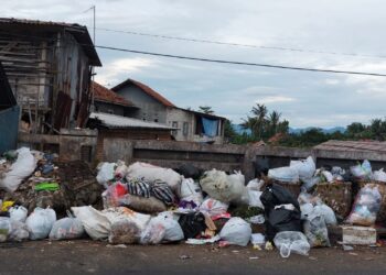 Atasi Masalah Sampah, 10 Desa di Kuningan Menerima Bantuan Bentor Pengangkut Sampah