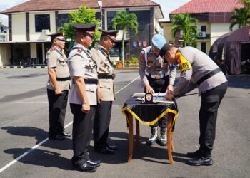 Kapolres Tasikmalaya Pimpin Sertijab Kapolsek Cikalong dan Salopa