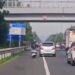 Viral, Pemotor Meluncur dengan Tenangnya di Tol Pasteur