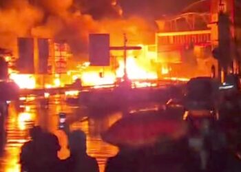 Truk Tangki BBM Terbakar di Cianjur, Pos Polisi dan Ruko Turut Dilumat Si Jago Merah