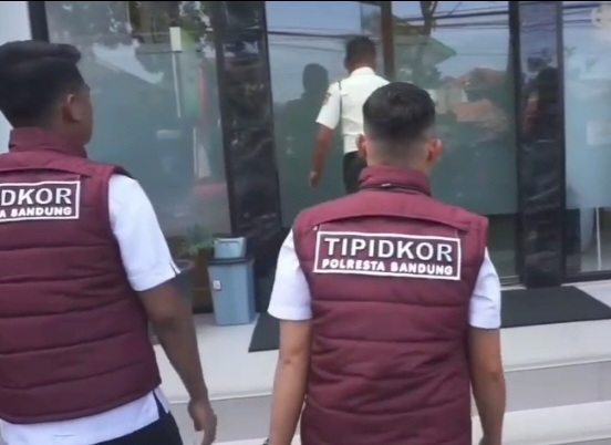 Setelah Eks Komutnya Ditahan Polda Jabar, Giliran Kantor BPR KR pun Digeledah Polresta Bandung