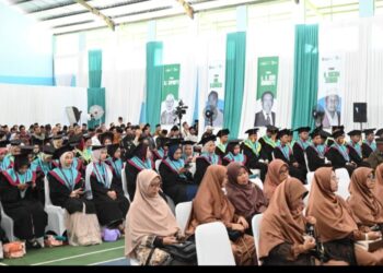 69 Wisudawan Meraih Gelar Sarjana di STIS Husnul Khotimah