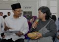 Mensos Tinjau Penyaluran BLTS di Kantor Pos Bandung, Dengarkan Cerita KPM