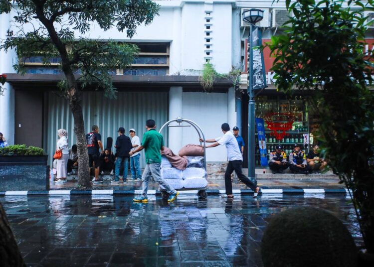 Intensitas Hujan Masih Tinggi Jelang Libur Nataru, Ini Imbauan Wali Kota Bandung kepada Wisatawan