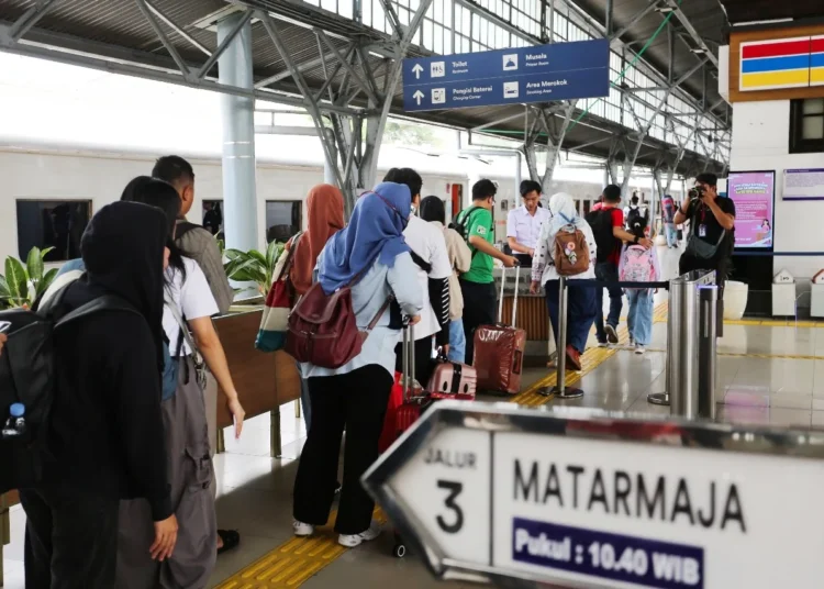 Penjualan Tiket Kereta pada Libur Nataru Tembus 1,44 Juta dari 3,5 Juta Tempat Duduk yang Disediakan