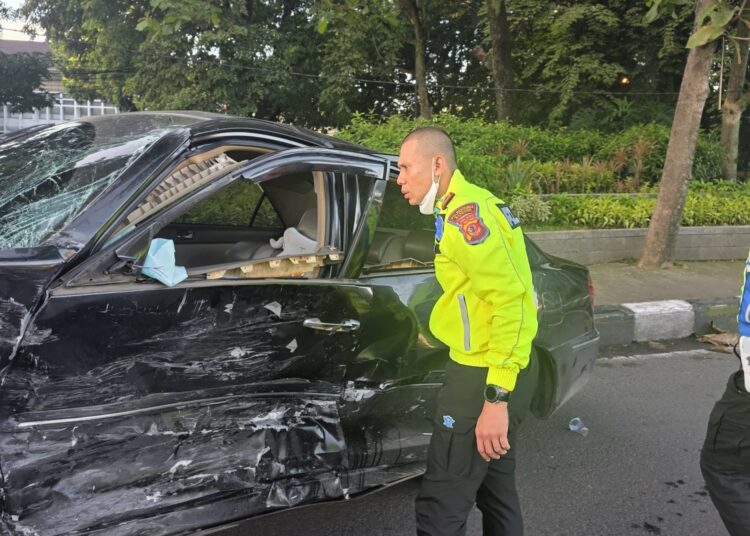 Supir Diduga Mabuk Miras, Camry Tabrak Civic Hingga Sembilan Orang Terluka