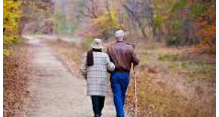 Sehat di Usia Senja, Ini 5 Cara Memilih Susu Khusus untuk Lansia