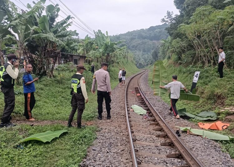 Imas Tewas Tertemper Kereta Api Eksekutif , Polisi Evakuasi Korban