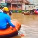 Diterjang Banjir, Jalan Raya Dayeuhkolot Tak Bisa Dilalui Kendaraan