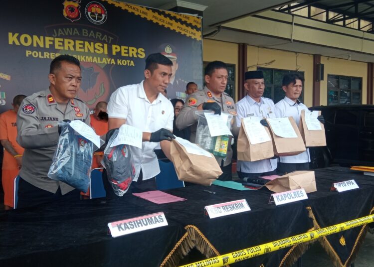 Paman Rudapaksa Keponakan Sendiri , Saat Istrinya Pergi ke Sawah