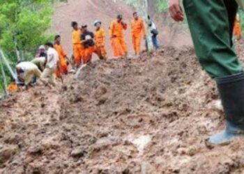 Longsor di Arjasari Kab. Bandung, 3 Warga Masih Tertimbun, 1 Selamat dan 7 Rumah Terdampak
