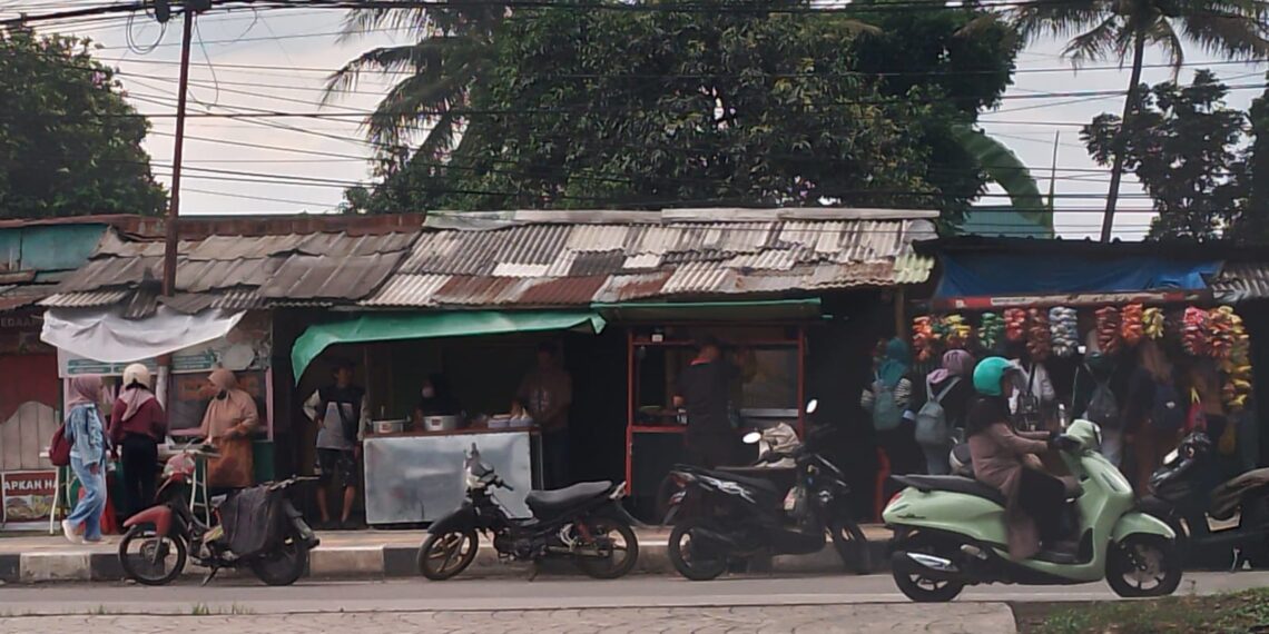 Usai Ditertibkan Pemda Sumedang, PKL di Depan PT Kahatex Malah Nyebrang dan Buka Lapak di Wilayah Kab. Bandung