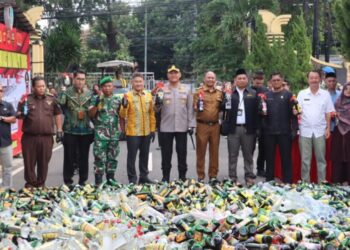 Jelang Operasi Lilin Lodaya, Polres Subang Musnahkan 16.000 Botol Miras dan 520 Knalpot Brong