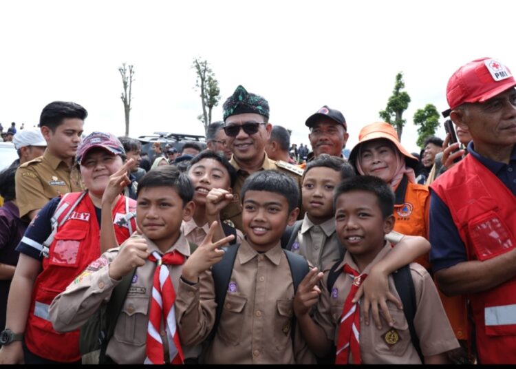 Kang DS dan KDM Pimpin Penanaman Pohon Teh dan Kekayuan untuk Pulihkan Ekosistem Pangalengan