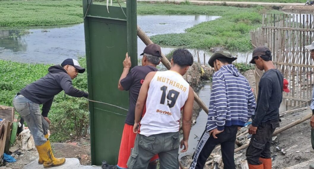 Warga Dayeuhkolot Sambut Gembira Pemasangan Pintu Air : “Harapan Baru untuk Masa Depan Bebas Banjir!”