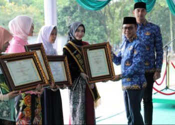 Peringati Hari Ibu, Bupati Bandung Beri Penghargaan untuk Perempuan Berprestasi