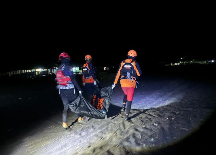 Jasad Siswa SMPN 2 Ciwidey  yang Tenggelam di Pantai Jayanti Cianjur Ditemukan