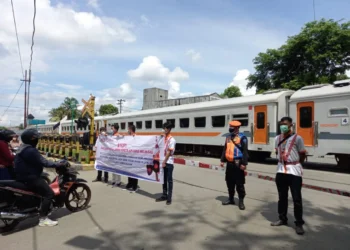 Dukung Mobilitas Aman Angkutan Nataru, KAI Perkuat Keselamatan Perlintasan Sebidang