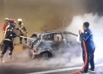 Minibus Terbakar di Twin Tunnel Tol Cisumdawu