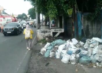 Kumuh dan Membahayakan, Sebaiknya Halte Bus TMB di Cinunuk Dibongkar