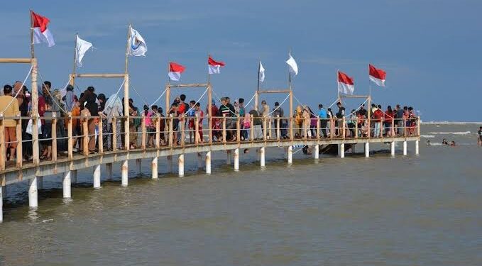 Pantai Kejawan Cirebon saat weekend
