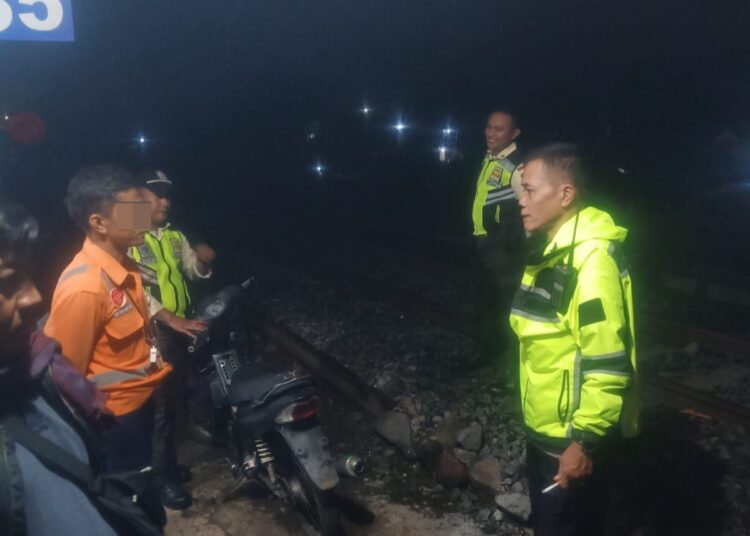 Pergantian Tahun, Petugas Jaga Perlintasan Kereta Api Cibatu Mabuk Miras
