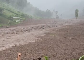 Longsor Terjang Cisarua Bandung Barat, Timbun Puluhan Rumah, 6 Orang Dilaporkan Tewas, 84 Orang Dalam Pencarian