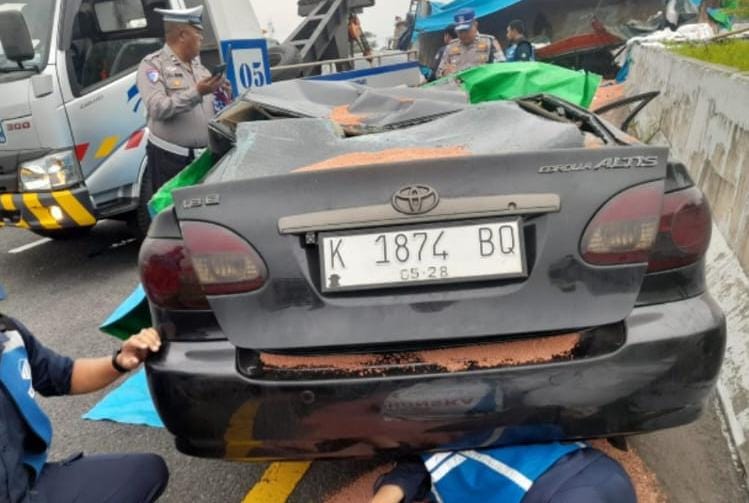 Tabrakan Beruntun Libatkan 4 Kendaraan di Tol Cisumdawu, 3 Tewas