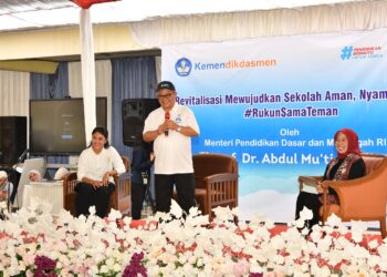 Bersama Mendikdasmen, Ratusan Murid Garut Deklarasikan Gerakan Rukun Sama Teman