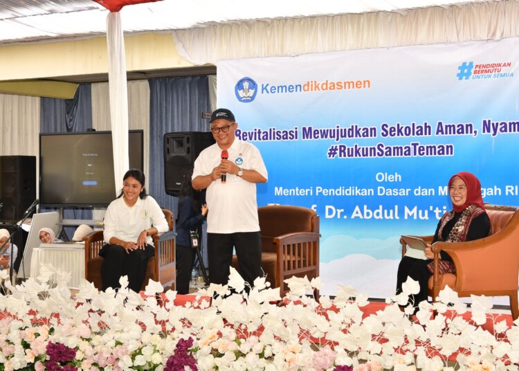 Bersama Mendikdasmen, Ratusan Murid Garut Deklarasikan Gerakan Rukun Sama Teman