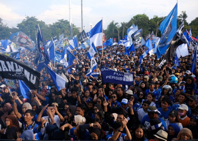 Persib Bungkam Persija dan Puncaki Klasemen, Farhan Ajak Bobotoh Rayakan dengan Tertib