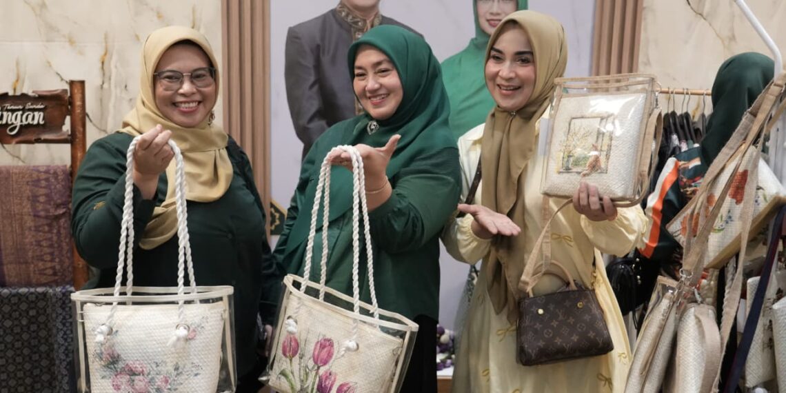7 Produk UKM Hasil Karya Perempuan Kabupaten Bandung Tampil di Ajang Inacraft 2026