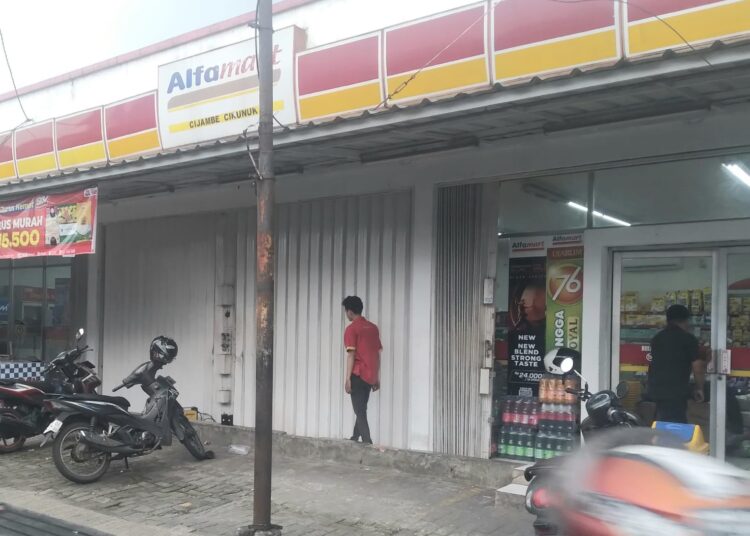 Alfamart di Cinunuk Dibobol Maling, Ratusan Bungkus Rokok Digasak Maling