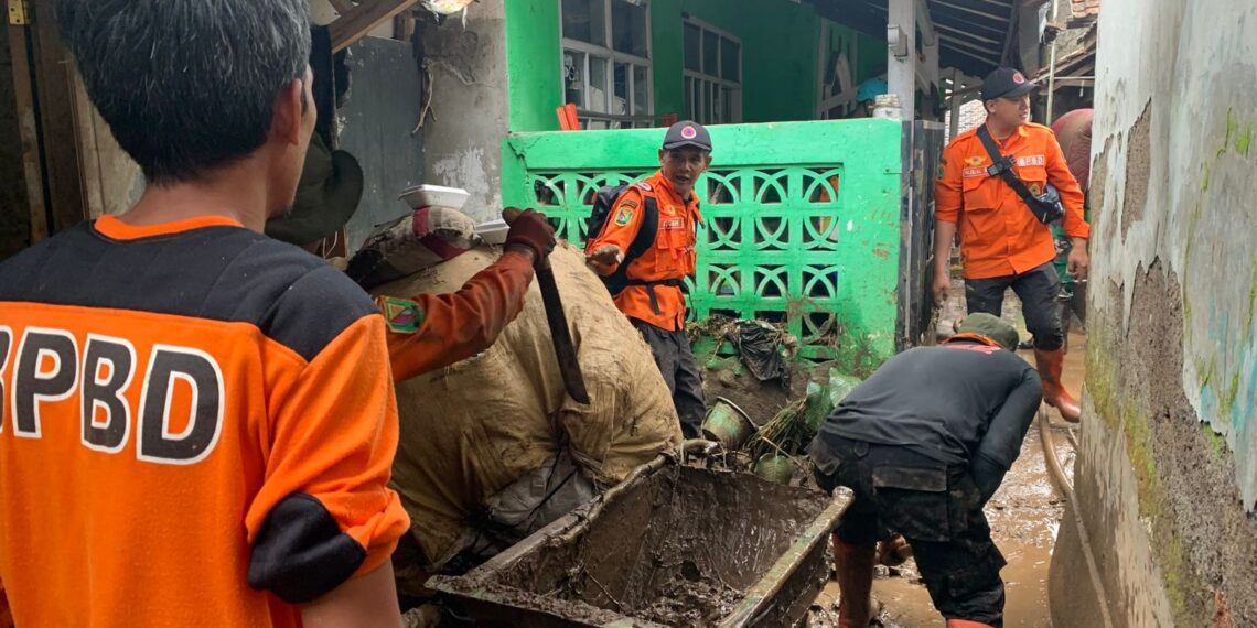 Banjir Bandang Terjang Bandung Selatan, 310 Rumah Terendam, 17 Rusak